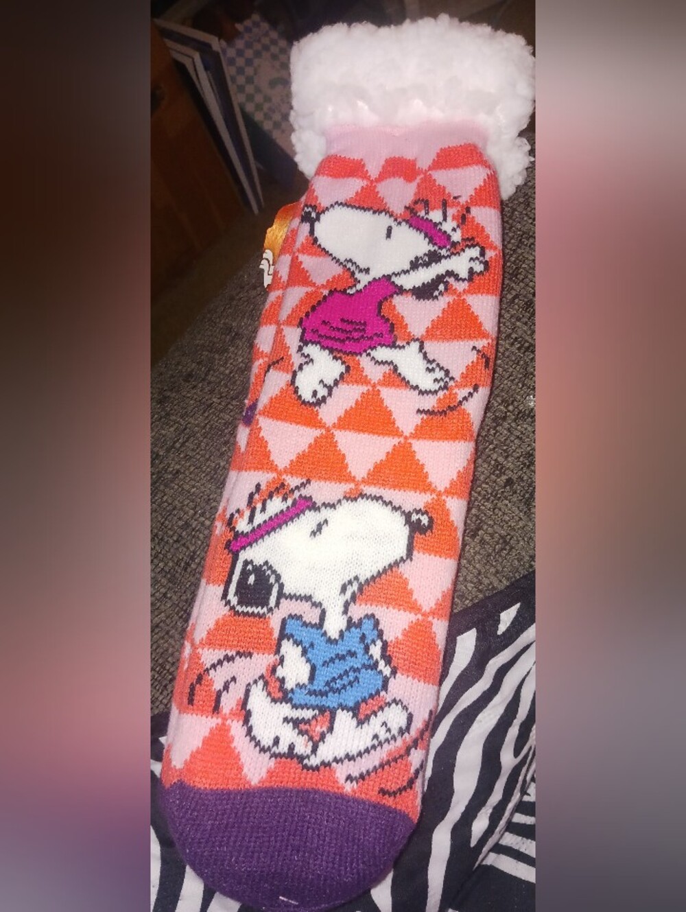 New With Tags SNOOPY PEANUTS GANG COMMEMORATIVE "FLASH BEAGLE" SHERPA SOCKS
